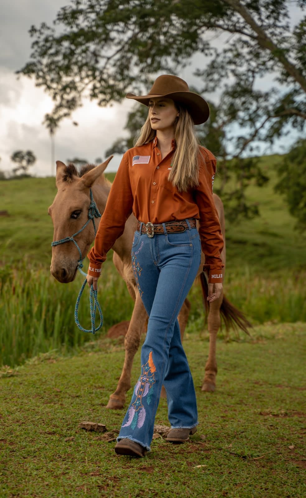 Camisa + Calça Flare Bordada