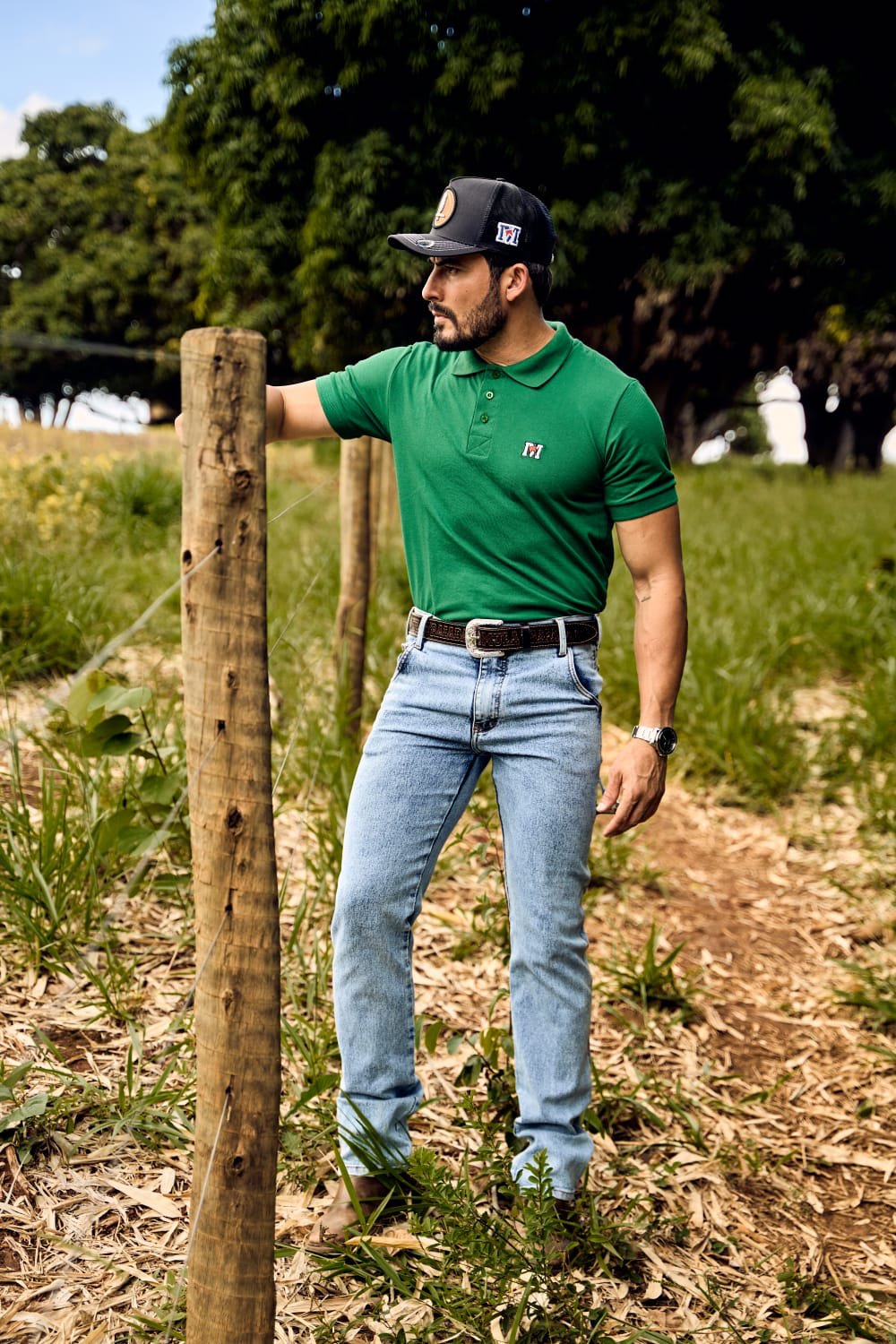 Polo Verde + Calça Jeans Claro
