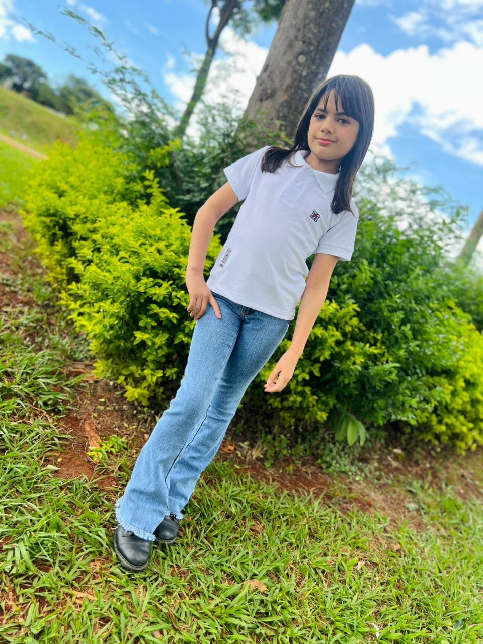 Polo Branca + Calça Flare - Menina