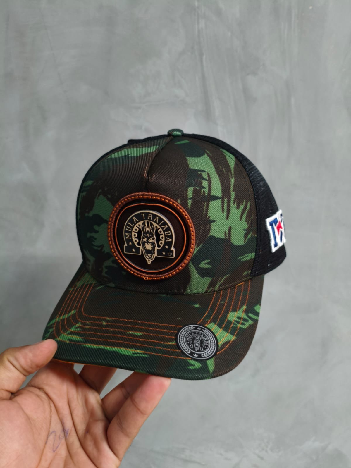 Boné Camuflado - Patch Couro